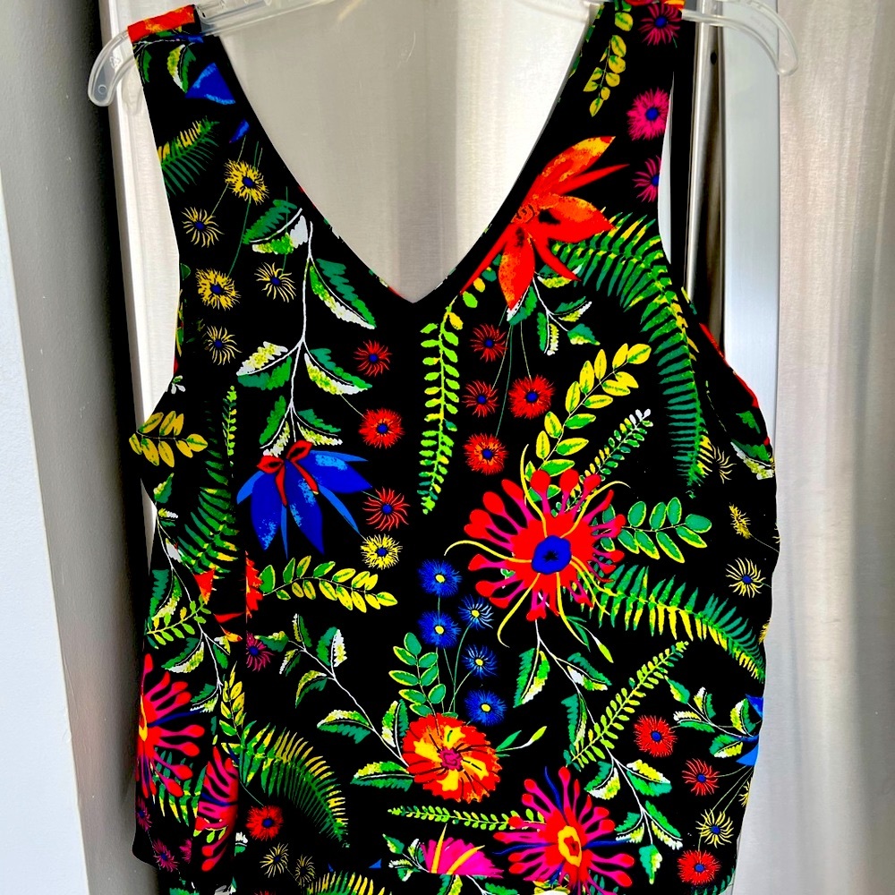 Violet&Claire floral on black rayon lined tank w/bottom ruffle detail, size L.